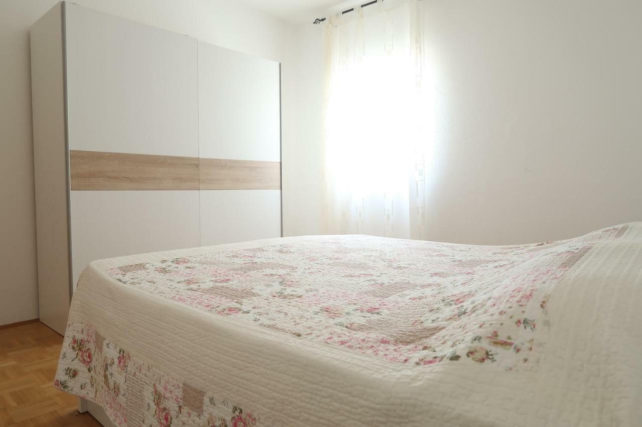 Apartments Maras Primosten Ngoại thất bức ảnh