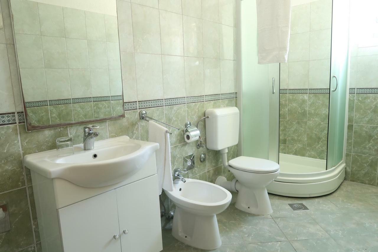 Apartments Maras Primosten Ngoại thất bức ảnh